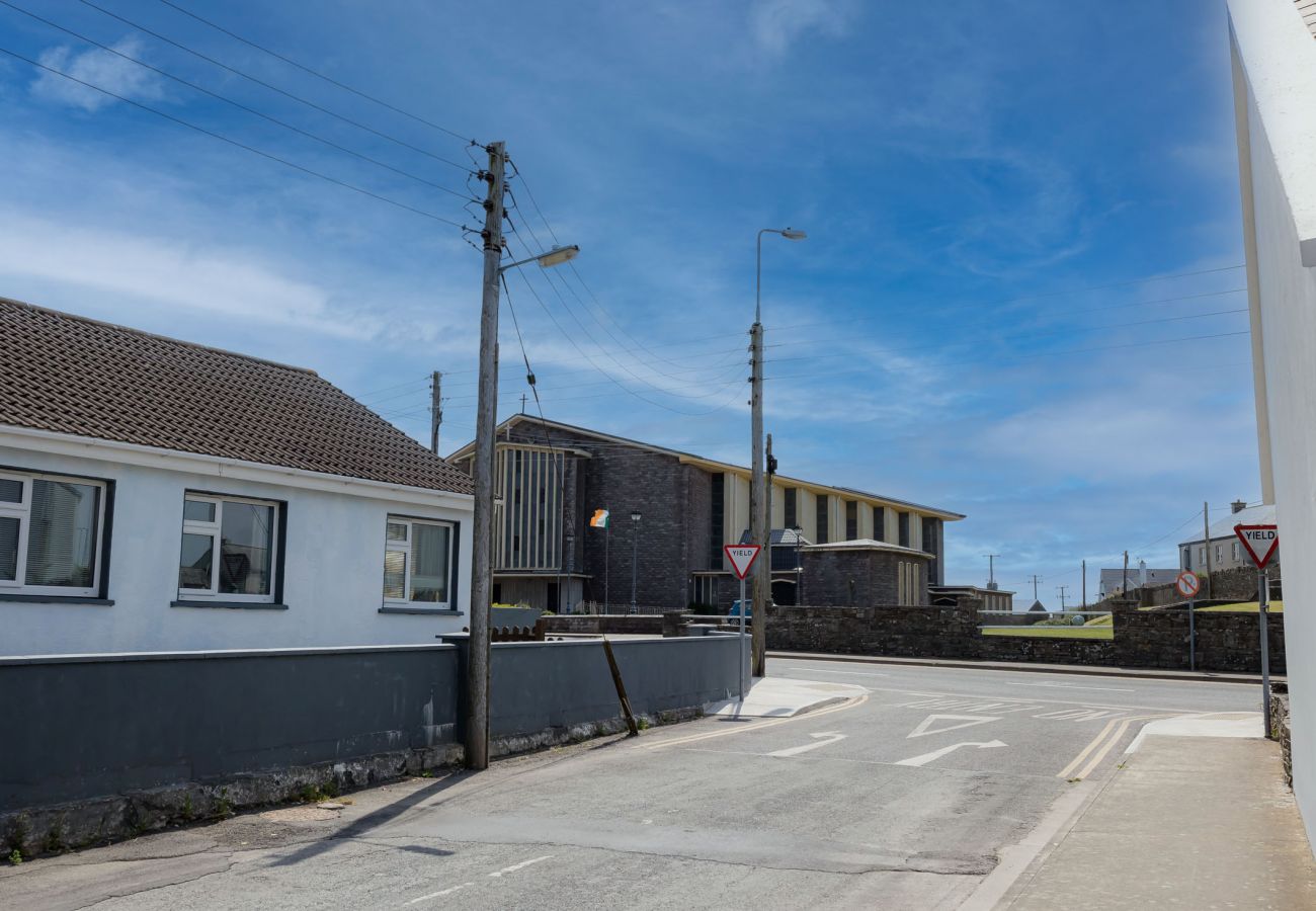 Kilkee Townhouse| Coastal Self-Catering Holiday Accommodation Available in Kilkee, County Clare