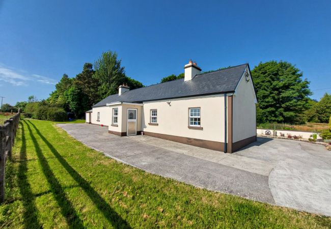 Farm View Cottage Castlerea, Castlerea, Co. Roscommon | Rural & quiet Self-Catering Holiday Accommodation Available in Castlerea, County Roscommon