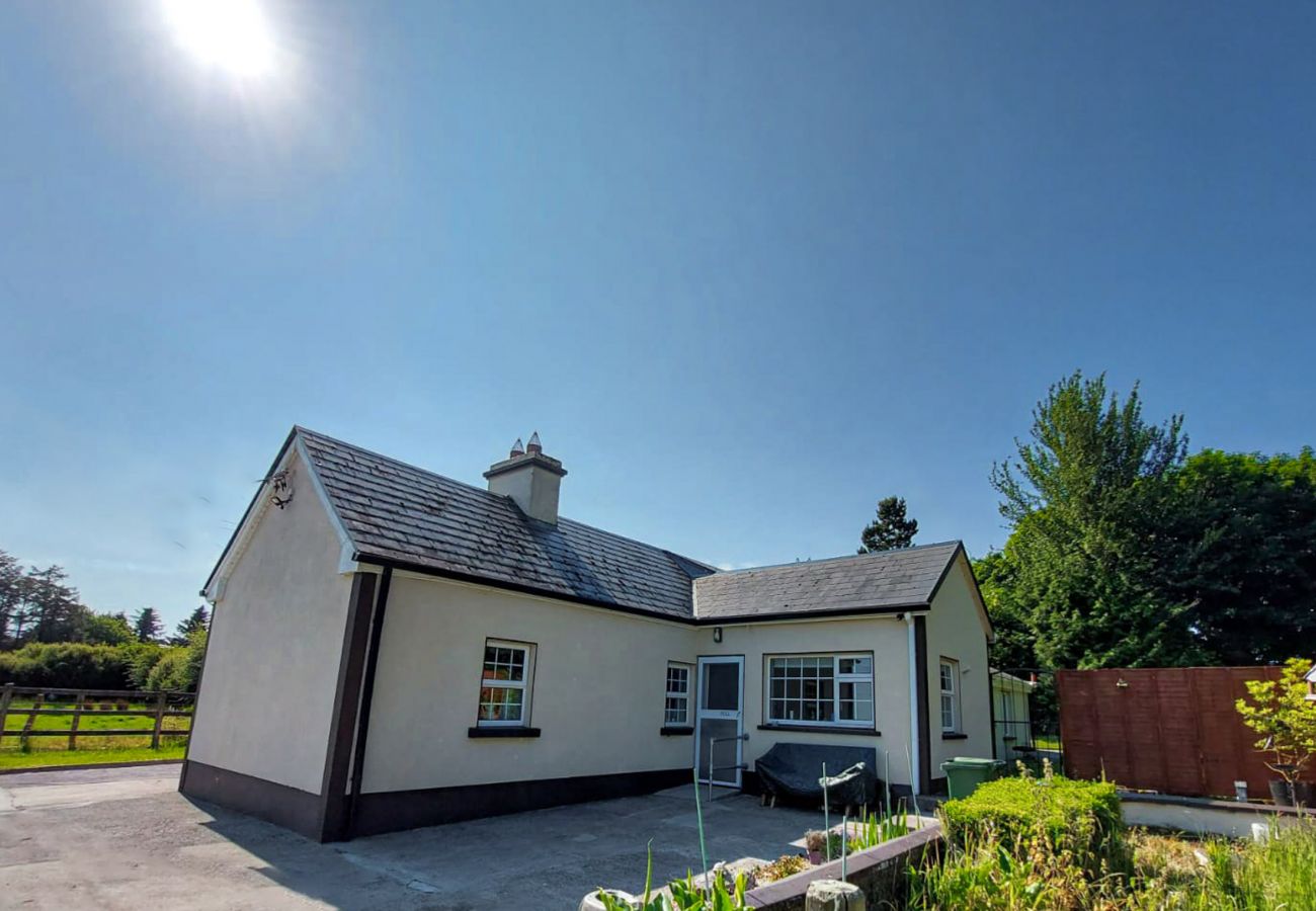 Farm View Cottage Castlerea, Castlerea, Co. Roscommon | Rural & quiet Self-Catering Holiday Accommodation Available in Castlerea, County Roscommon