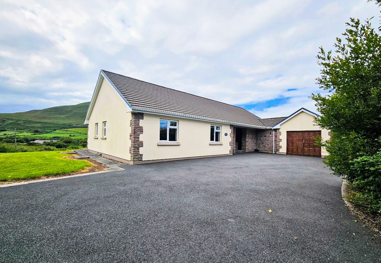 Lark Rise Holiday Home Glenbeigh, Coastal Holiday Accommodation Available in Glenbeigh, County Kerry