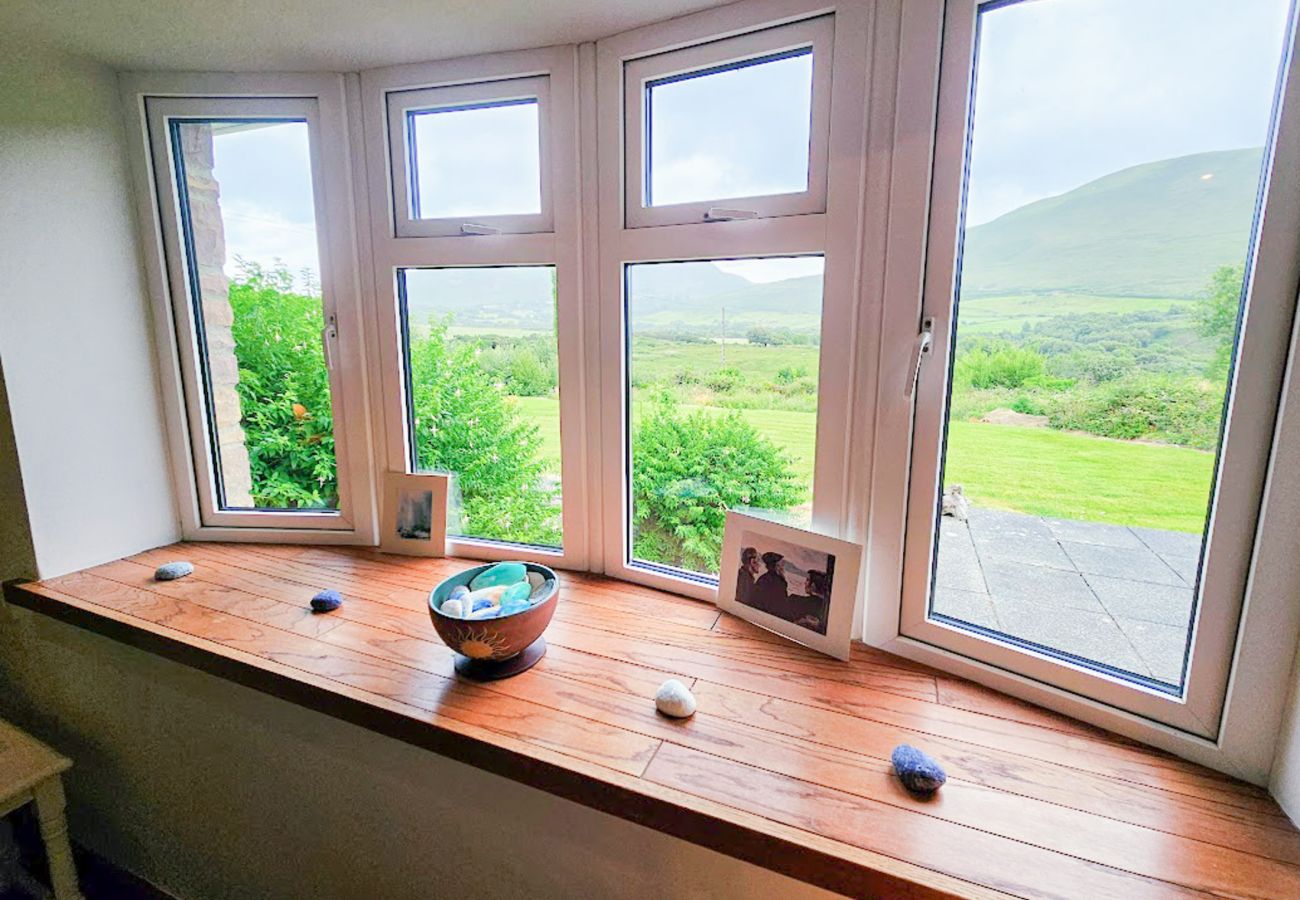 Lark Rise Holiday Home Glenbeigh.View of the mountains and landscapes. 