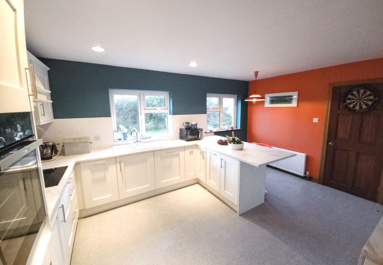 Lark Rise Holiday Home Glenbeigh. Large Modern Kitchen, high stools with counter. 