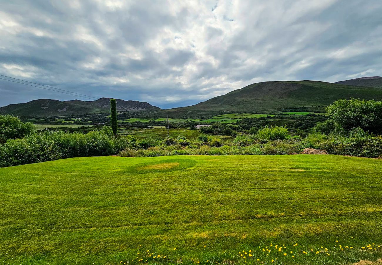 Lark Rise Holiday Home Glenbeigh. Beautiful countryside in Kerry. 