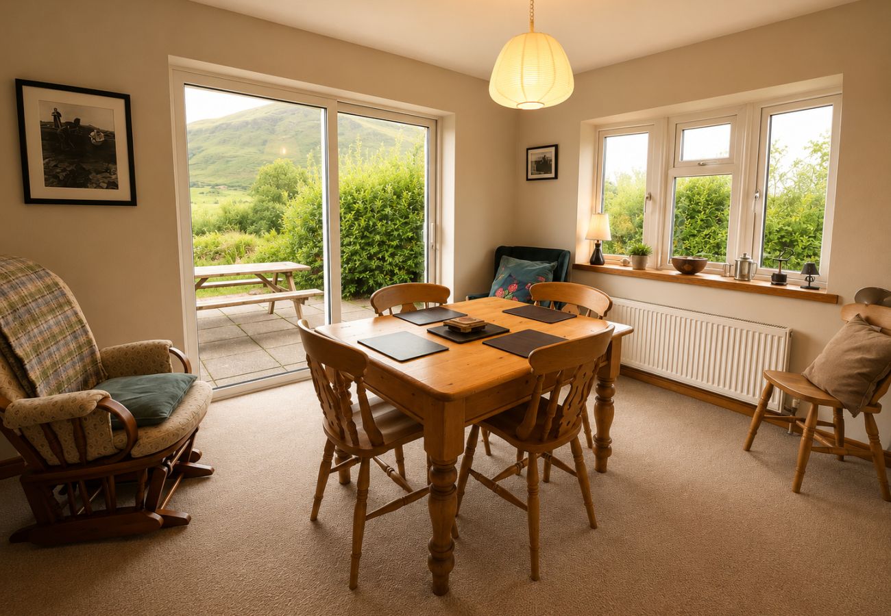 Lark Rise Holiday Home Glenbeigh. Large comfortable bright lounge. 