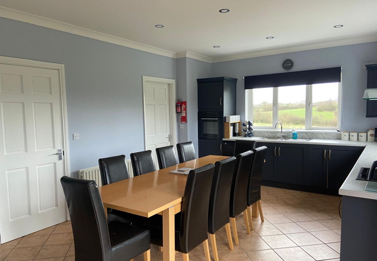 Ballygarrett Holiday Home, County Wexford. Open plan dining area with large table. Modern kitchen. 