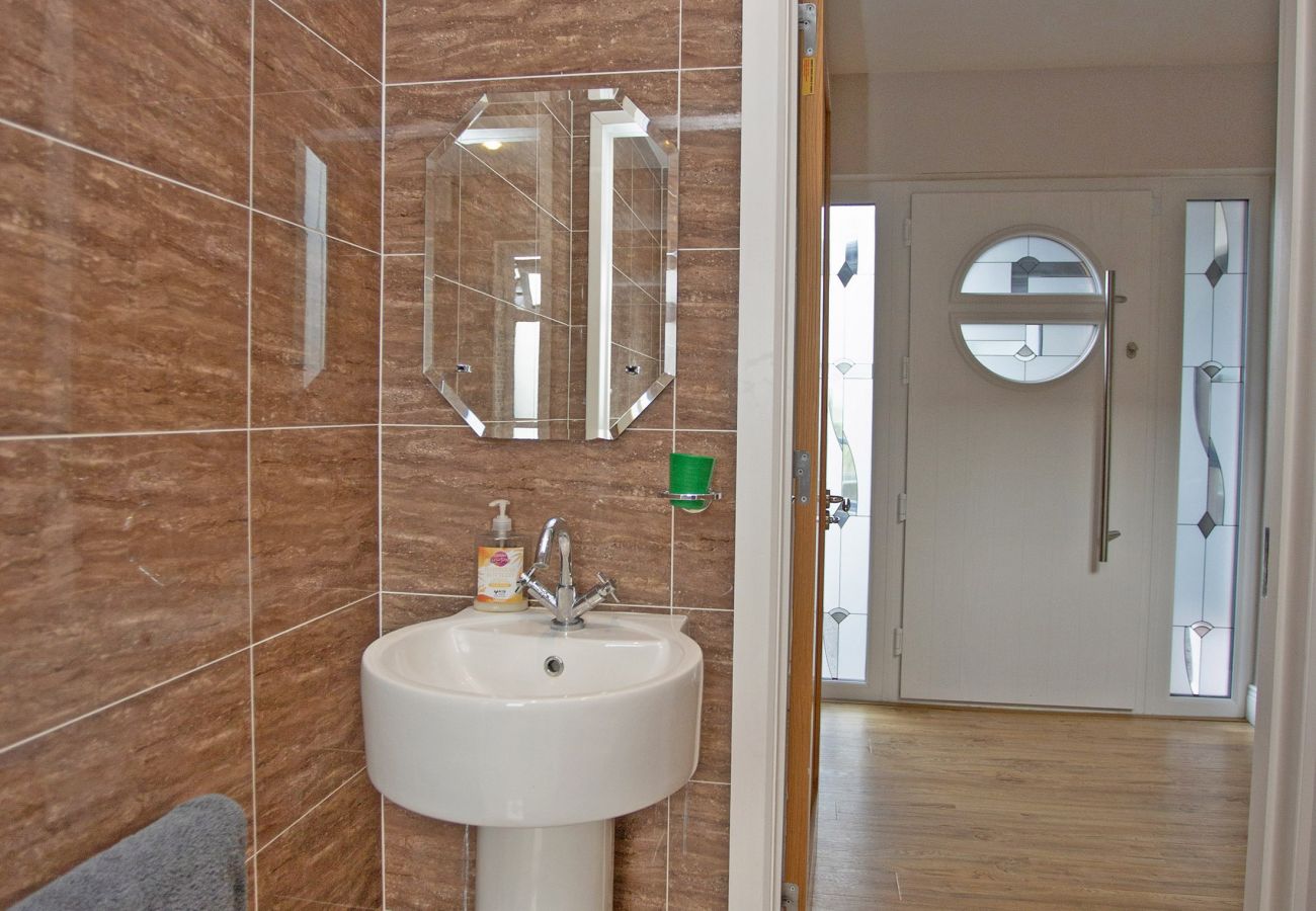 Ground floor bathroom at Rosslare Strand Holiday Home in Wexford © Trident Holiday Homes 