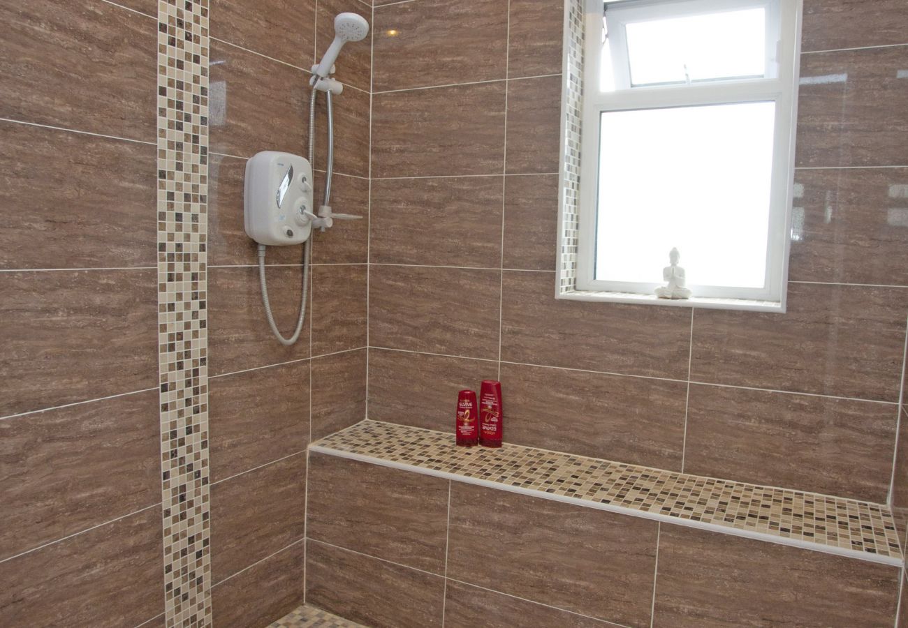 Ground floor bathroom at Rosslare Strand Holiday Home in Wexford © Trident Holiday Homes 