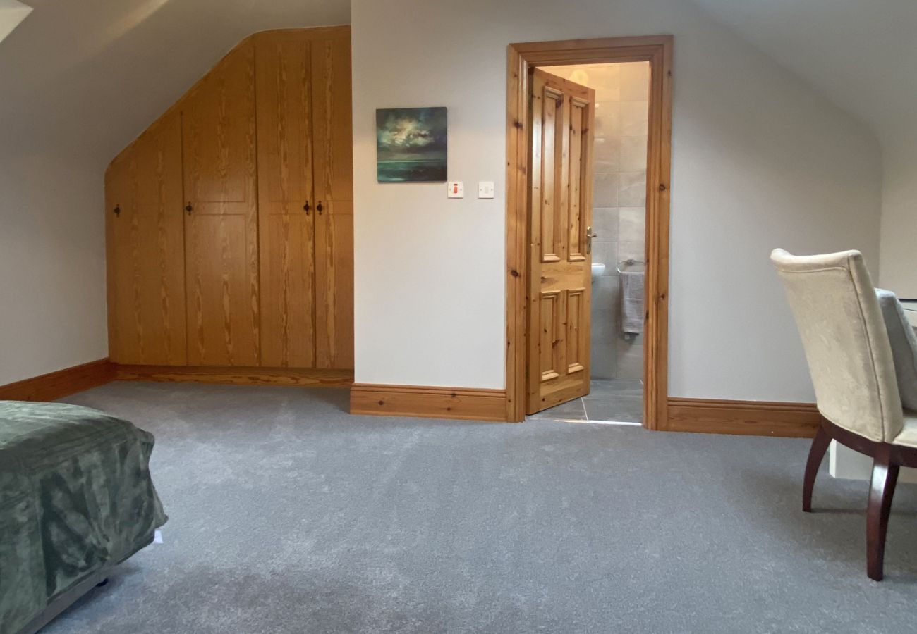 Ensuite bedroom in Owenglin River Holiday Home in Galway