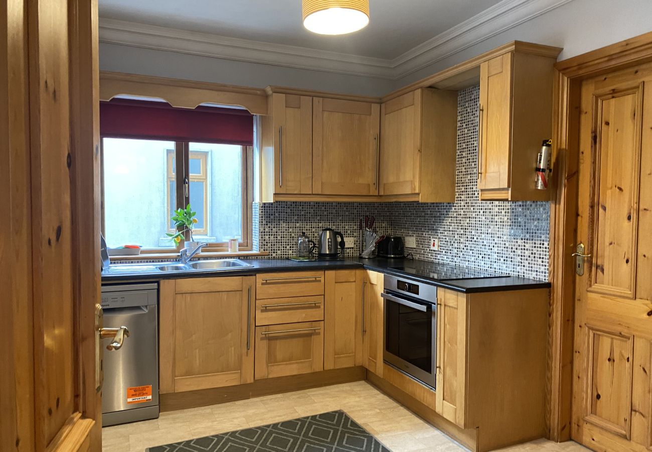 Kitchen in Owenglin River Holiday Home in Clifden