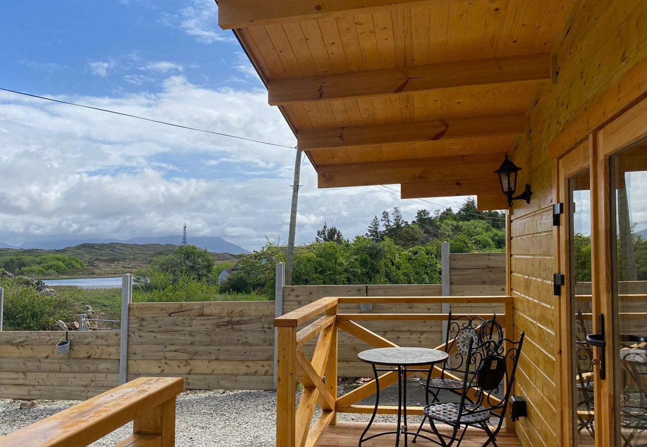 Clifden Lake View Holiday Cabin, Clifden, Co. Galway | Coastal Self-Catering Holiday Accommodation Available in Clifden, Connemara, County Galway | Re