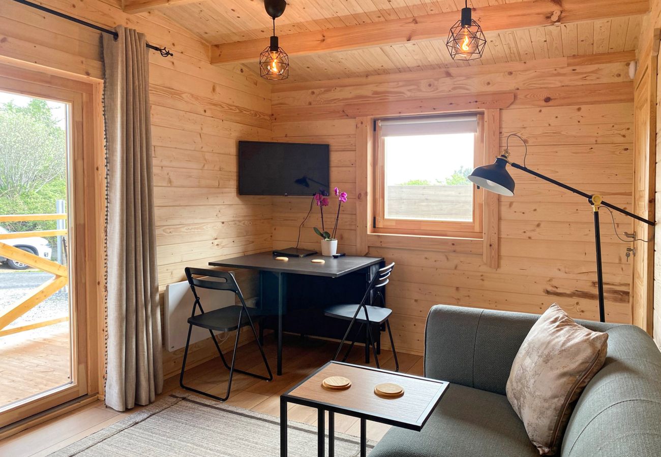 Clifden Lake View Holiday Cabin, Clifden, Co. Galway | Coastal Self-Catering Holiday Accommodation Available in Clifden, Connemara, County Galway | Re