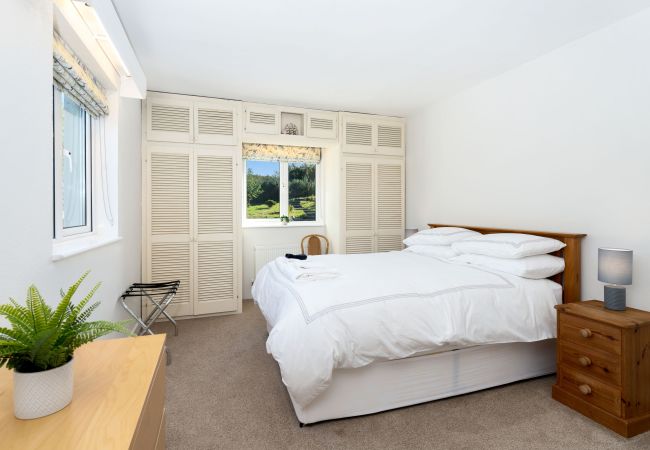 Double ground floor bedroom at Clifden Countryside Holiday Home