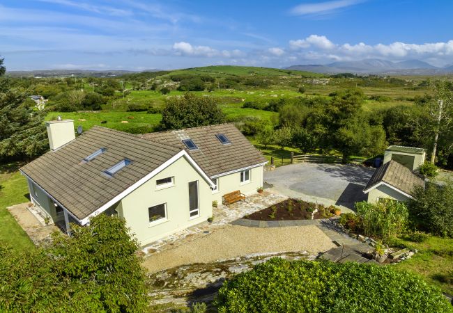 Viewing and countryside surrounding Clifden Countryside Holiday Home in Galway