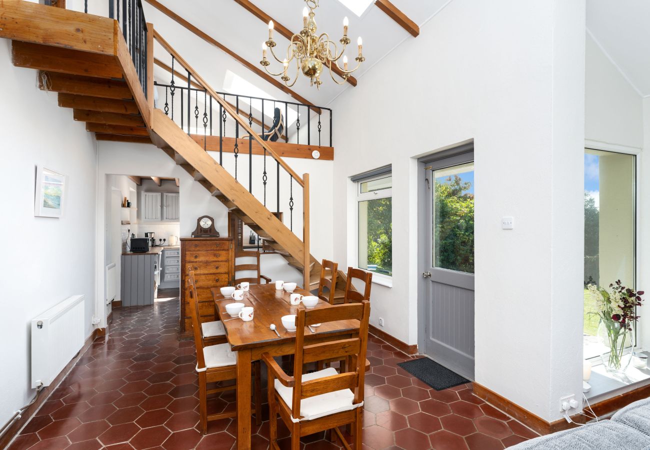 Dining room in Clifden Countryside Holiday Home in Galway