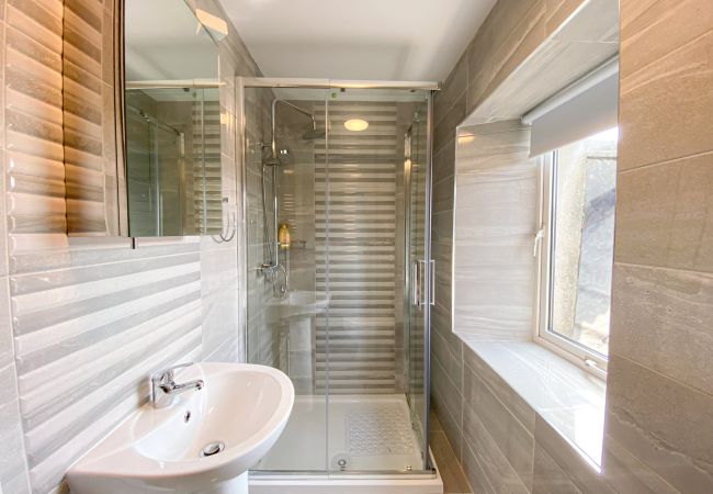 House in Clifden - Clifden Town Large Holiday Home House in Clifden - Clifden Town Large Holiday Home