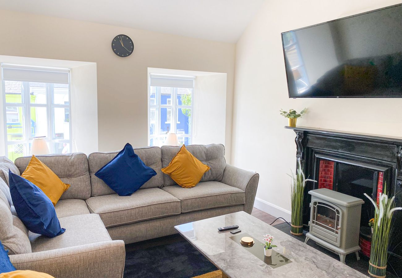 Clifden Town Large Holiday Home, Clifden, Co. Galway | Coastal Self-Catering Holiday Accommodation Available in Clifden, Connemara, County Galway | Re