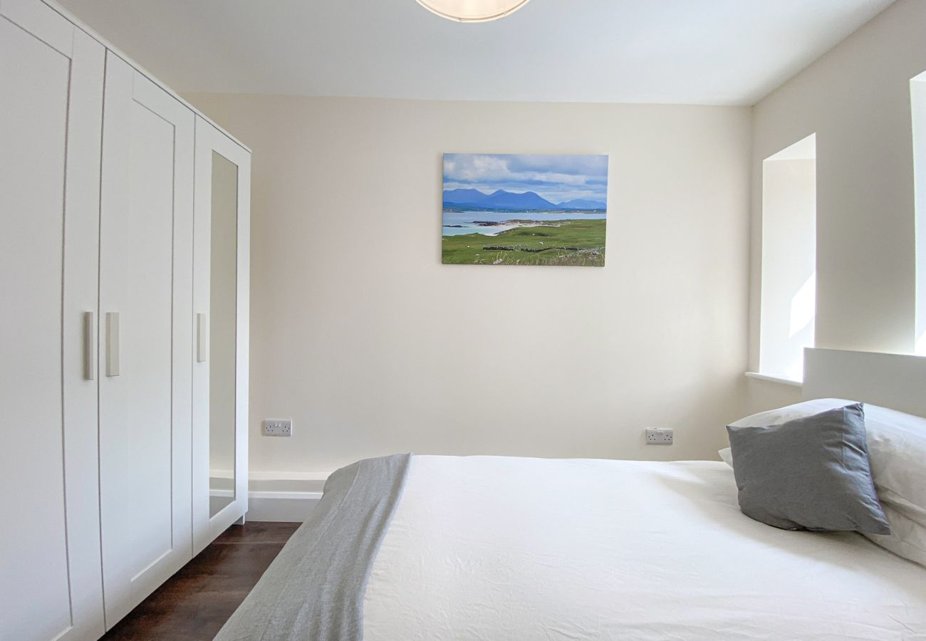 Clifden Town Large Holiday Home, Clifden, Co. Galway | Coastal Self-Catering Holiday Accommodation Available in Clifden, Connemara, County Galway | Re