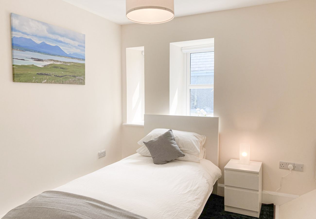 Clifden Town Large Holiday Home, Clifden, Co. Galway | Coastal Self-Catering Holiday Accommodation Available in Clifden, Connemara, County Galway | Re