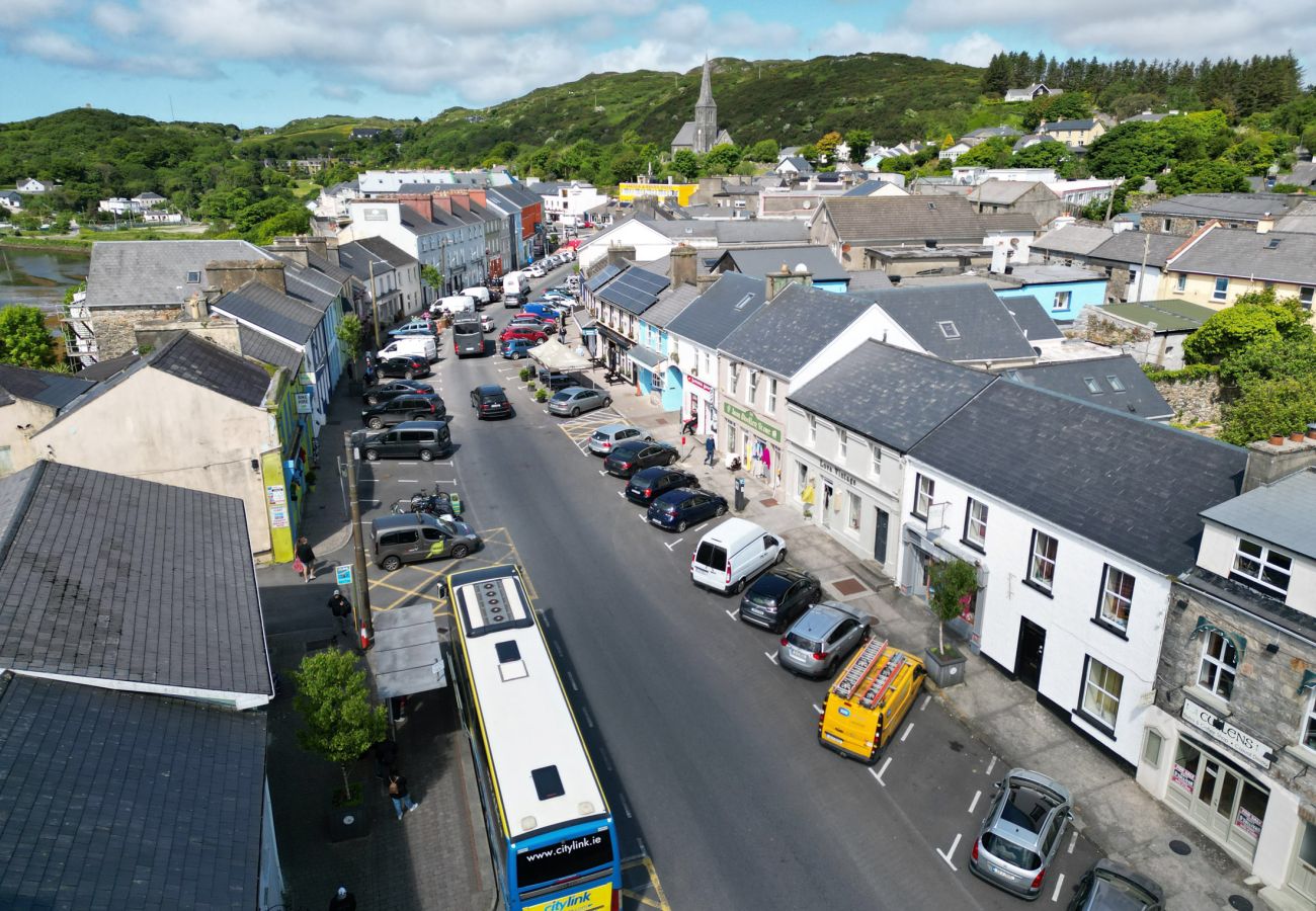 Clifden Town Large Holiday Home, Clifden, Co. Galway | Coastal Self-Catering Holiday Accommodation Available in Clifden, Connemara, County Galway | Re