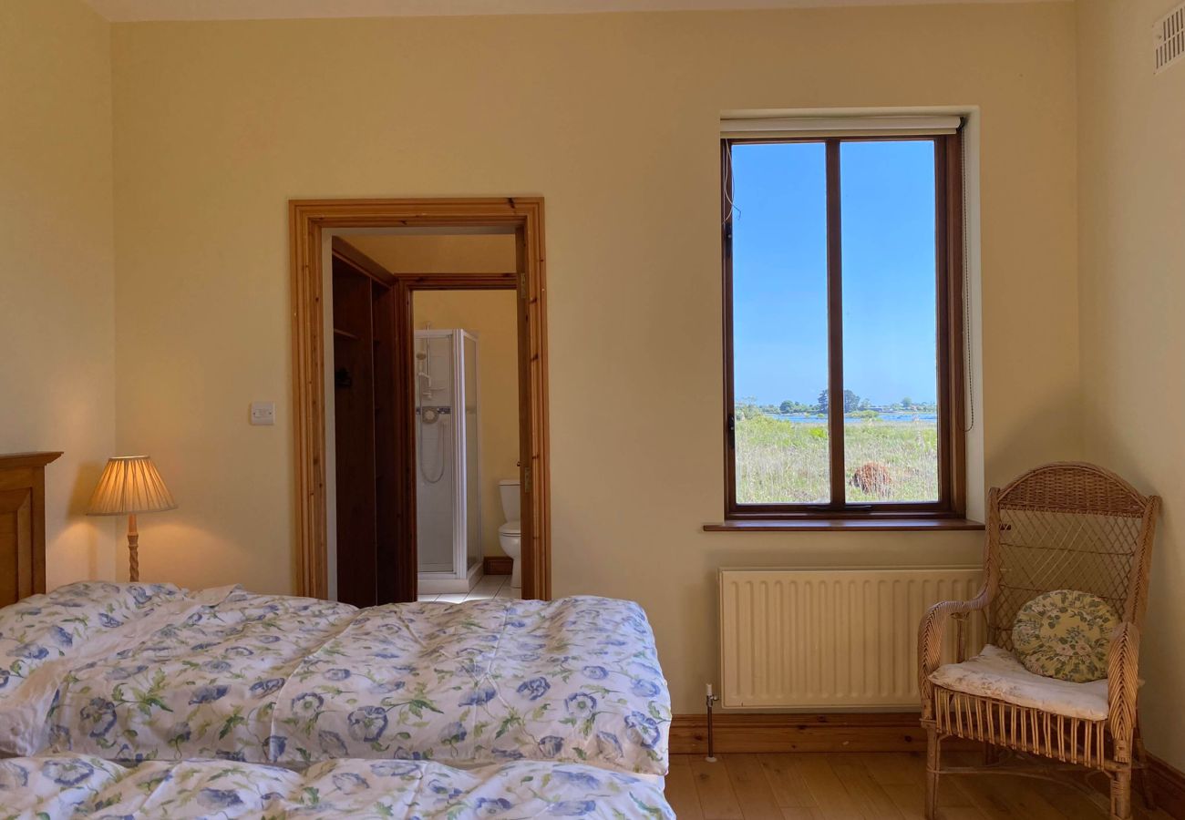 Twin bedroom at Lough Corrib Luxury Holiday Home in Oughterard