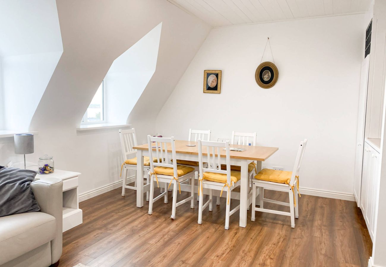 Dining area in Roundstone Holiday Apartment, Roundstone, Co. Galway, Ireland