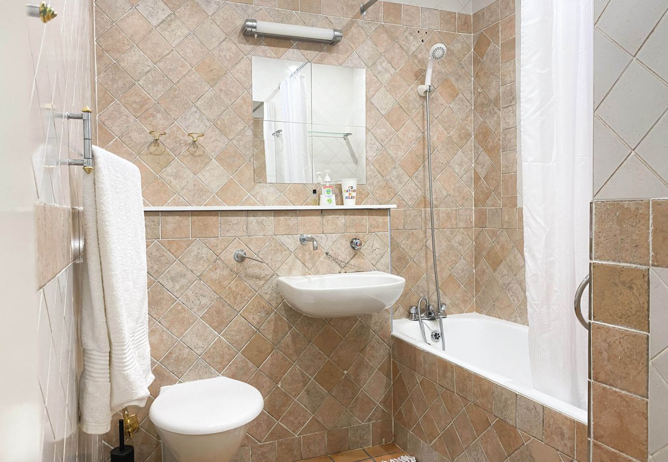 Bathroom area in Roundstone Holiday Apartment, Roundstone, Co. Galway, Ireland