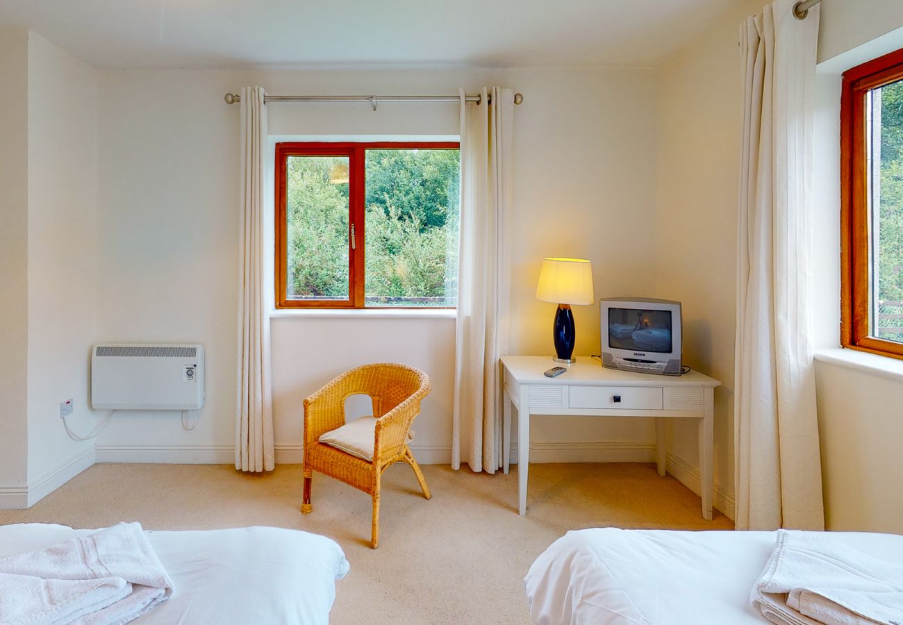 Twin Ground Floor Bedroom at Lakeside Holiday Homes