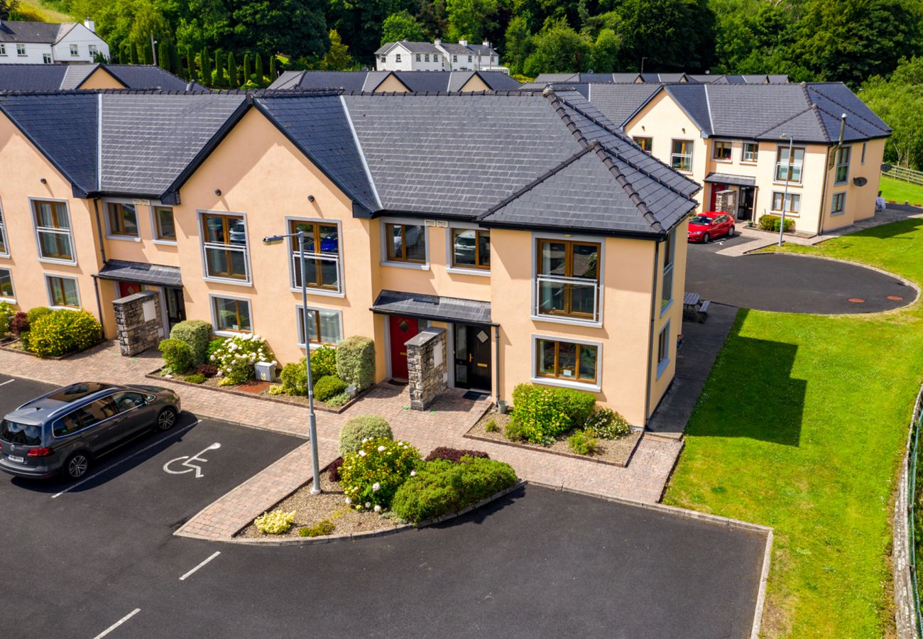 Exterior of Lakeside Holiday Homes in Killaloe