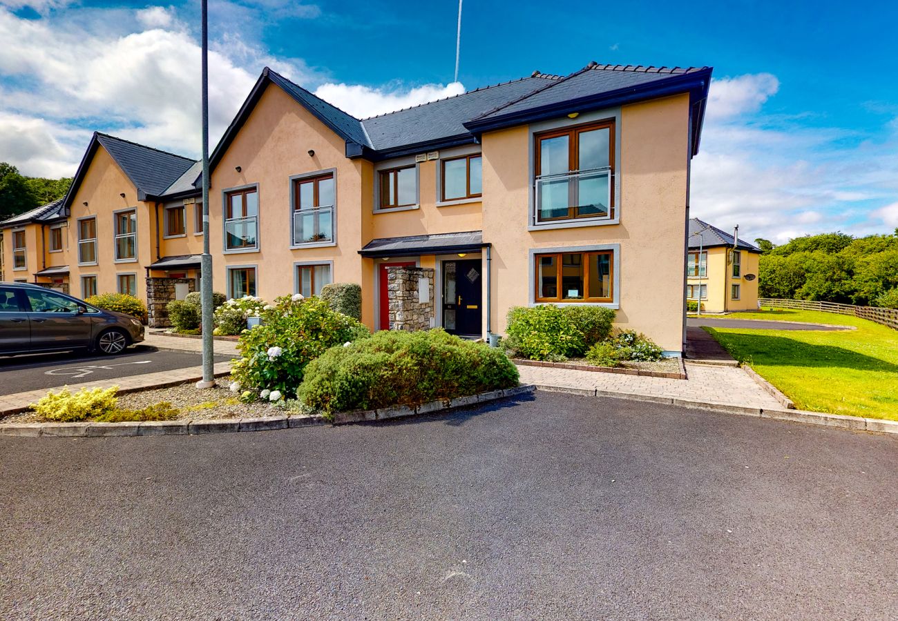 Exterior of Lakeside Holiday Homes in Killaloe