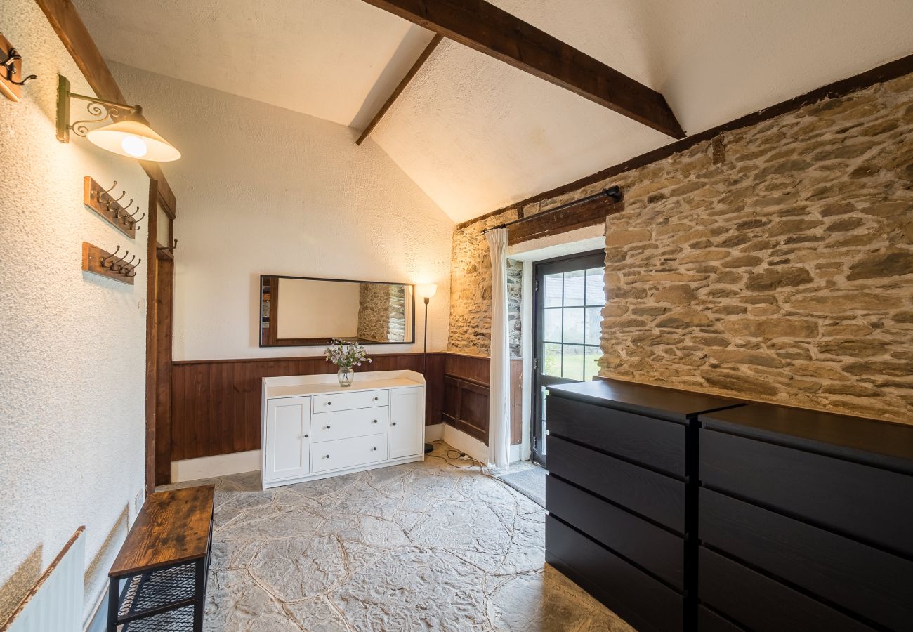 Entry way to cottage with muck room style storage and large mirror Ventry Farm Rainbow Cottage 