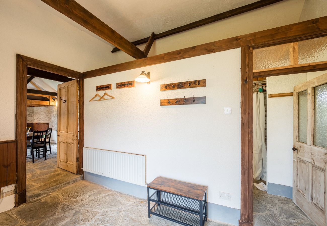 Muck Room style area with hanging space and shoe storage Ventry Farm Rainbow Cottage 