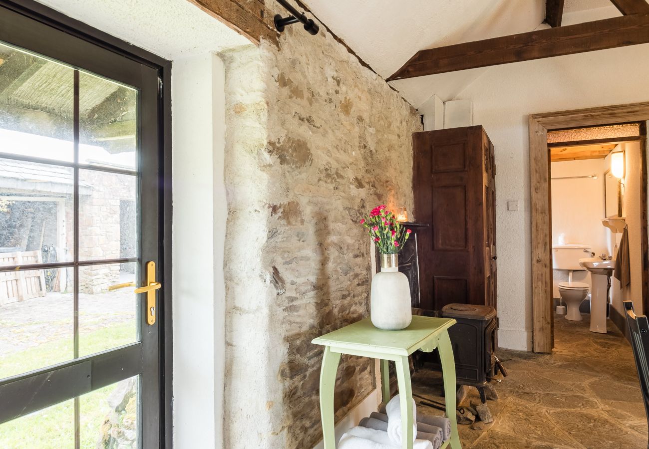 Large window with a garden view in the living area Ventry Farm Rainbow Cottage 