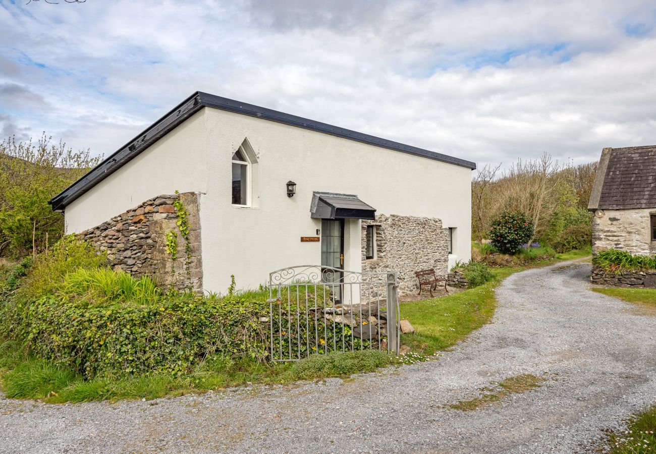 Exterior of Ventry Farm Rainbow Cottage 