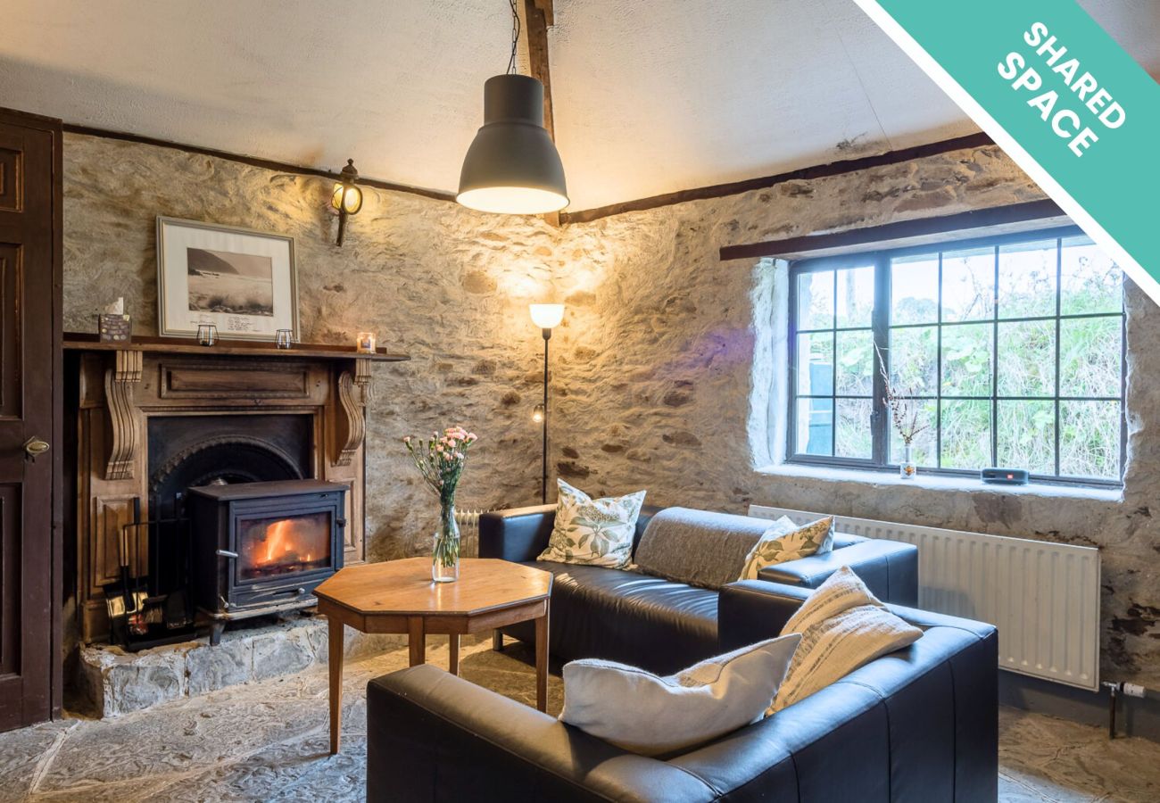 Shared space living room Ventry Farm Rainbow Cottage 