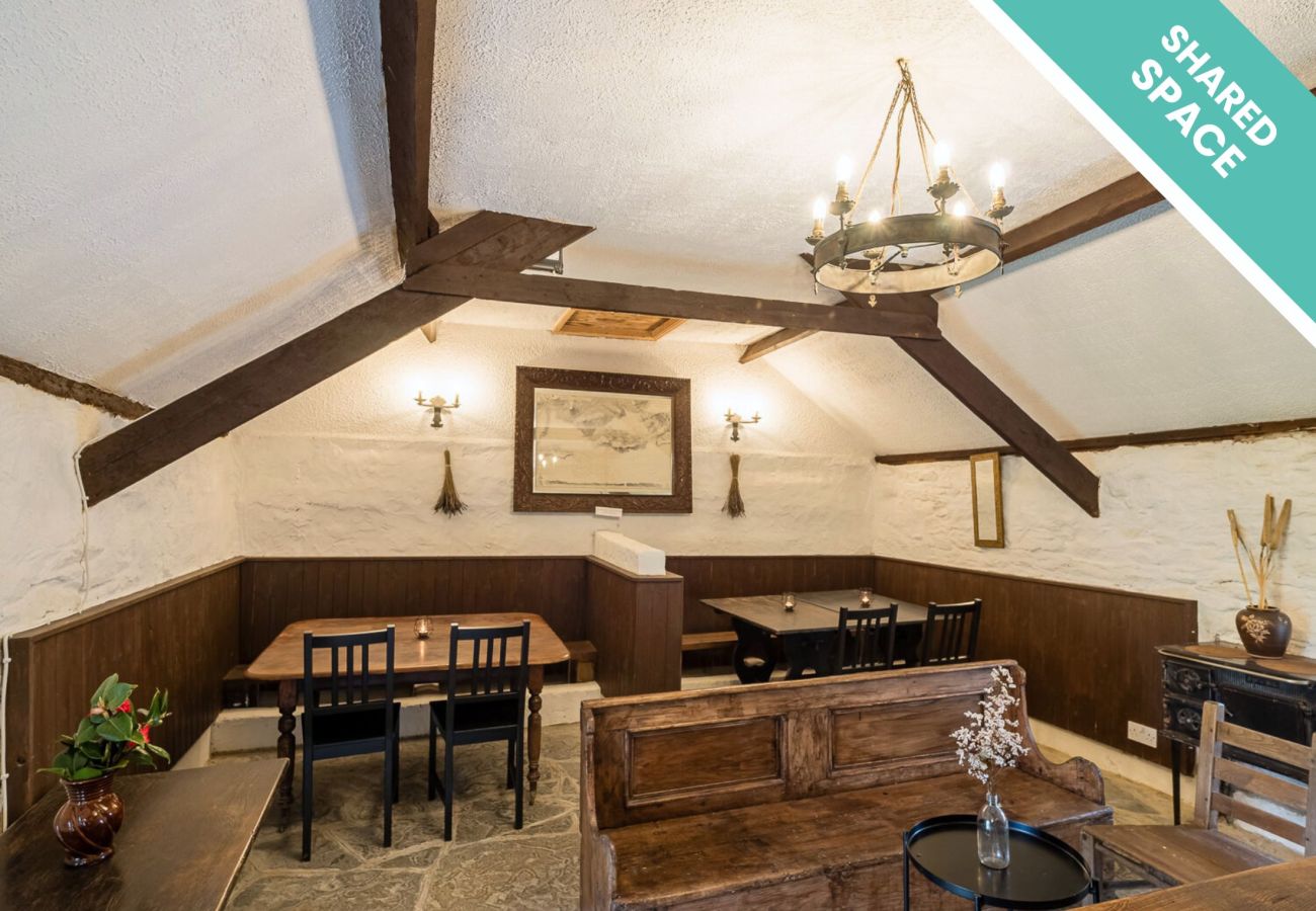 Shared Dining Space Ventry Farm Rainbow Cottage 