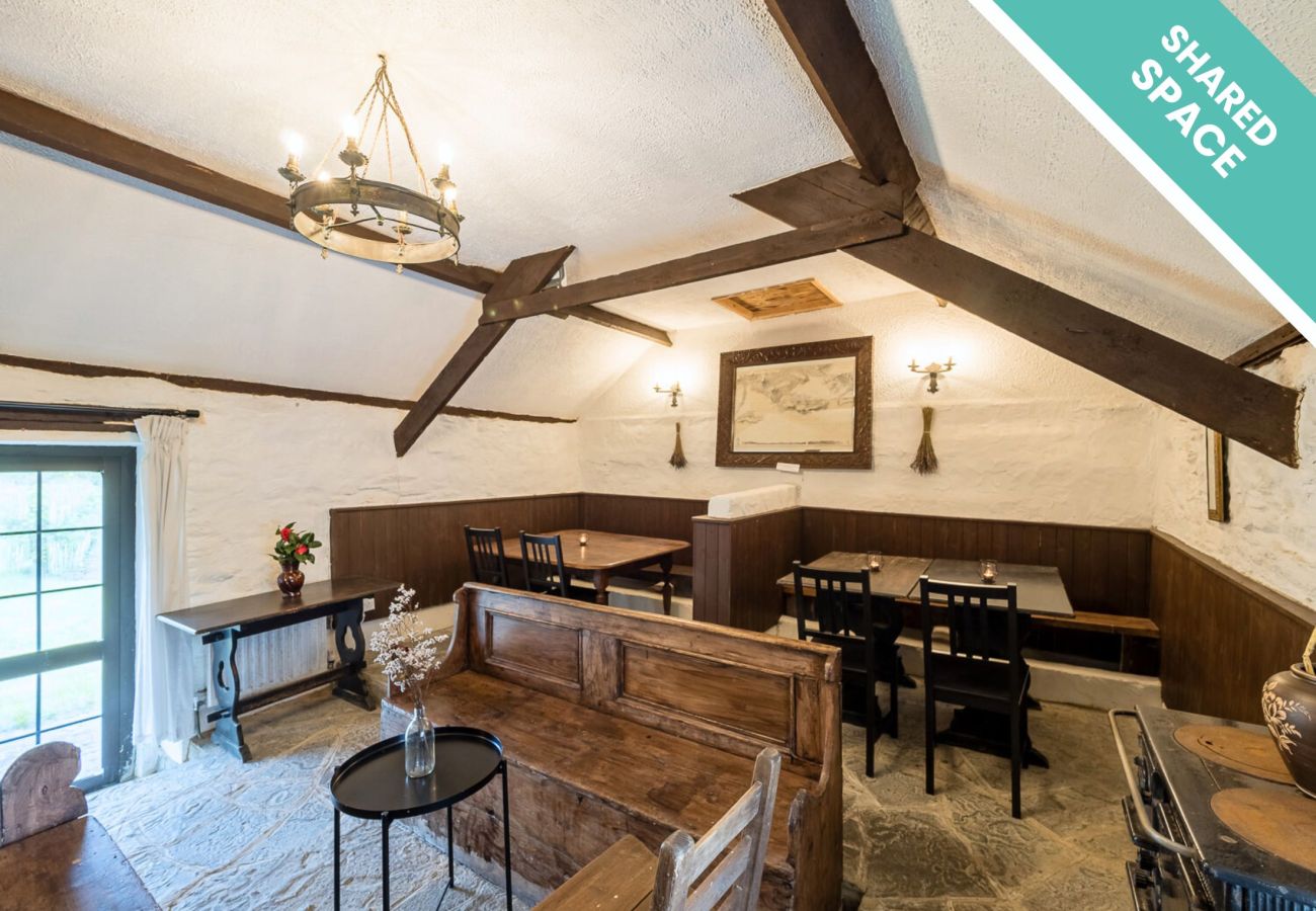 Shared Dining Space Ventry Farm Rainbow Cottage 