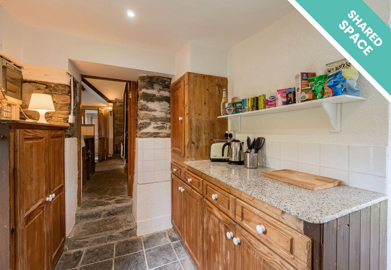 Shared kitchen area Ventry Farm Rainbow Cottage 