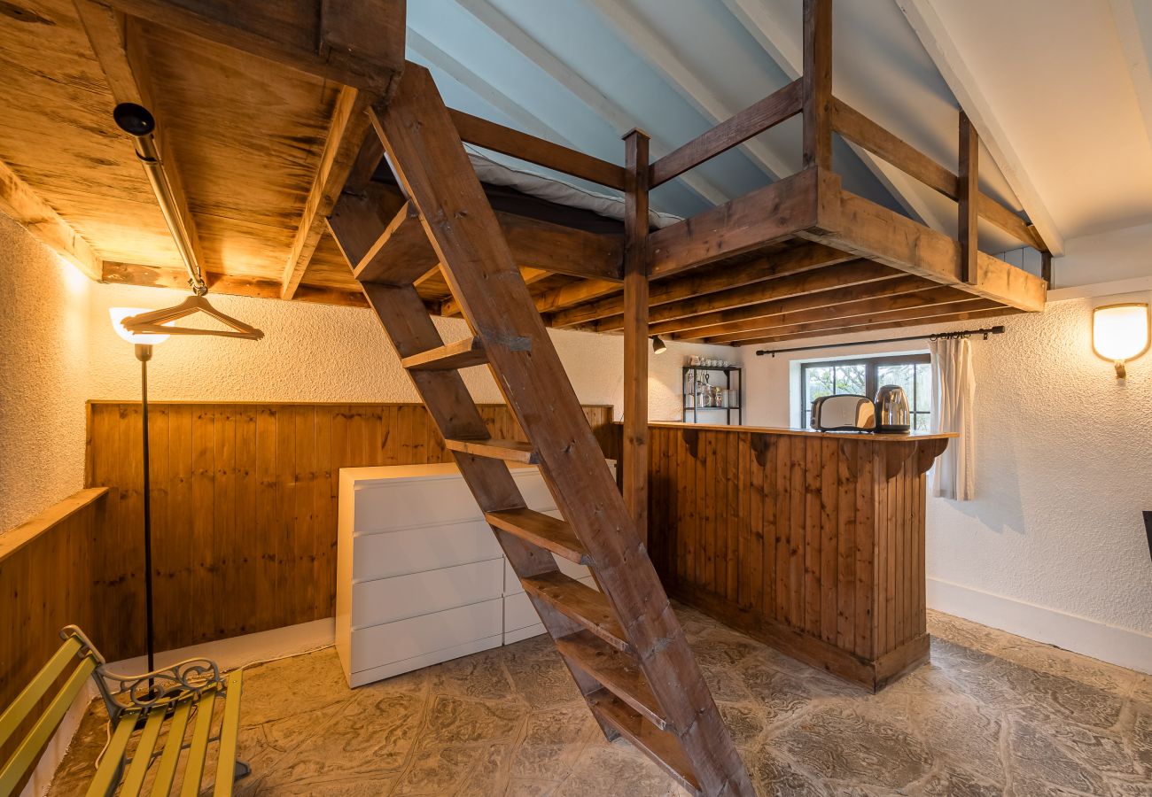 Stairs to loft style bedroom 