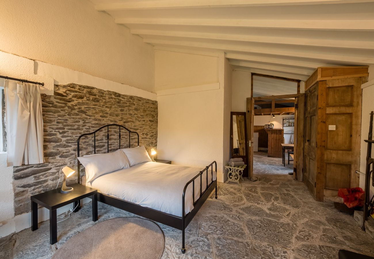 Master Bedroom in the Parlour Cottage Ventry County Kerry