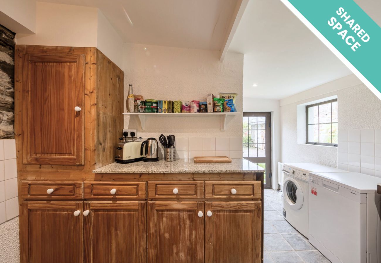 Shared space kitchen area Ventry Farm Parlour Cottage