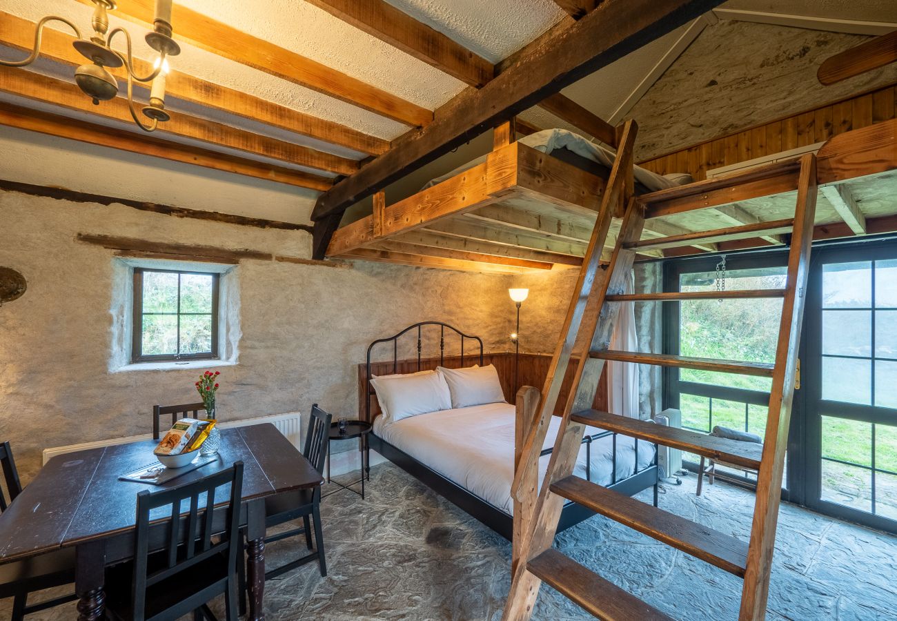 Master Bedroom and Mezzanine level bedroom Ventry Farm Seaside Cottage