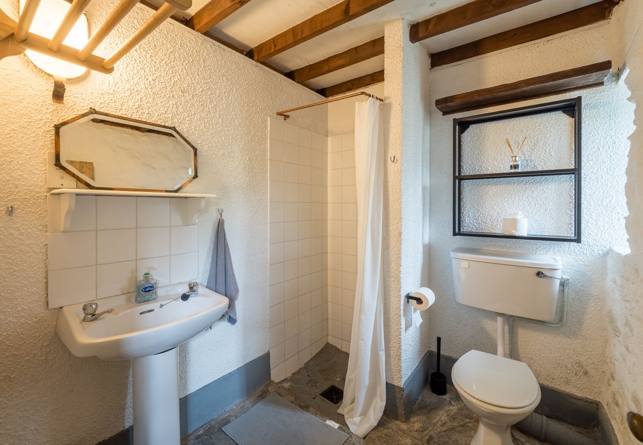 Bathroom with Shower Ventry Farm Shamrock Cottage 