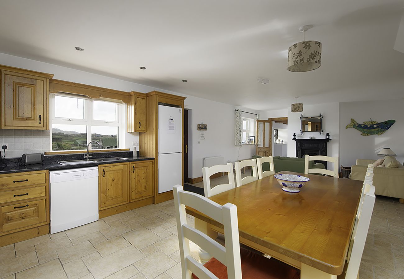 Kitchen and Dining Room Rhea Holiday Home Bantry County Cork Ireland