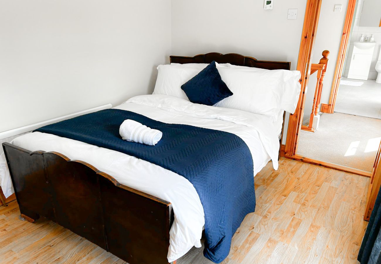 Double Bedroom Farranfore Farmhouse Co. Kerry - Farmhouse available Co. Kerry Ireland