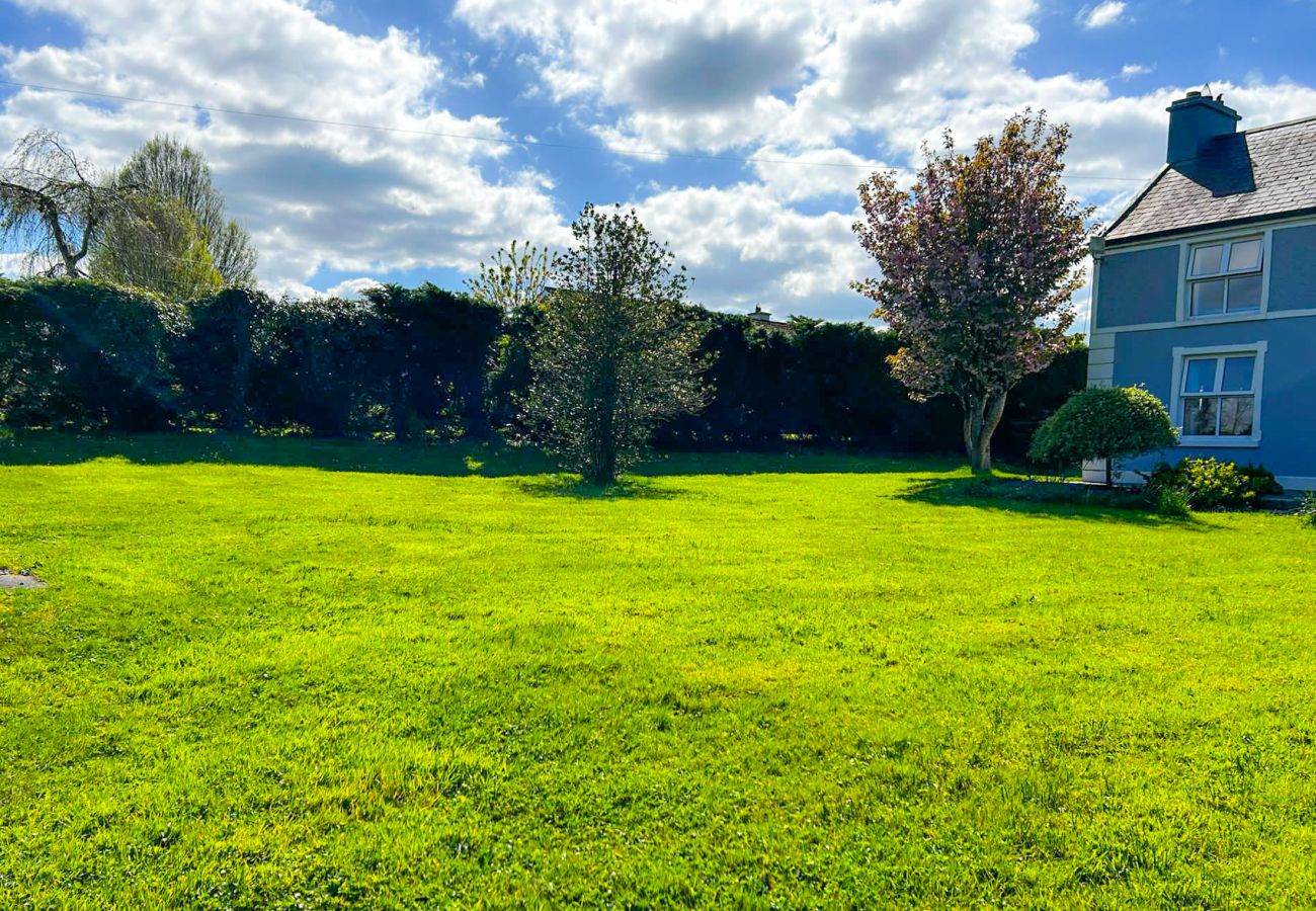 Garden Lisheenbawn Farranfore Farmhouse Co. Kerry - Farmhouse available Co. Kerry Ireland