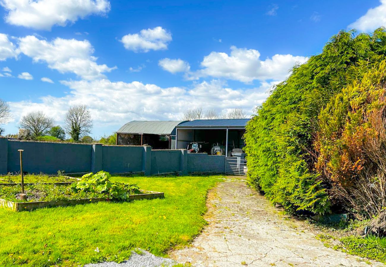 Garden Lisheenbawn Farranfore Farmhouse Co. Kerry - Farmhouse available Co. Kerry Ireland