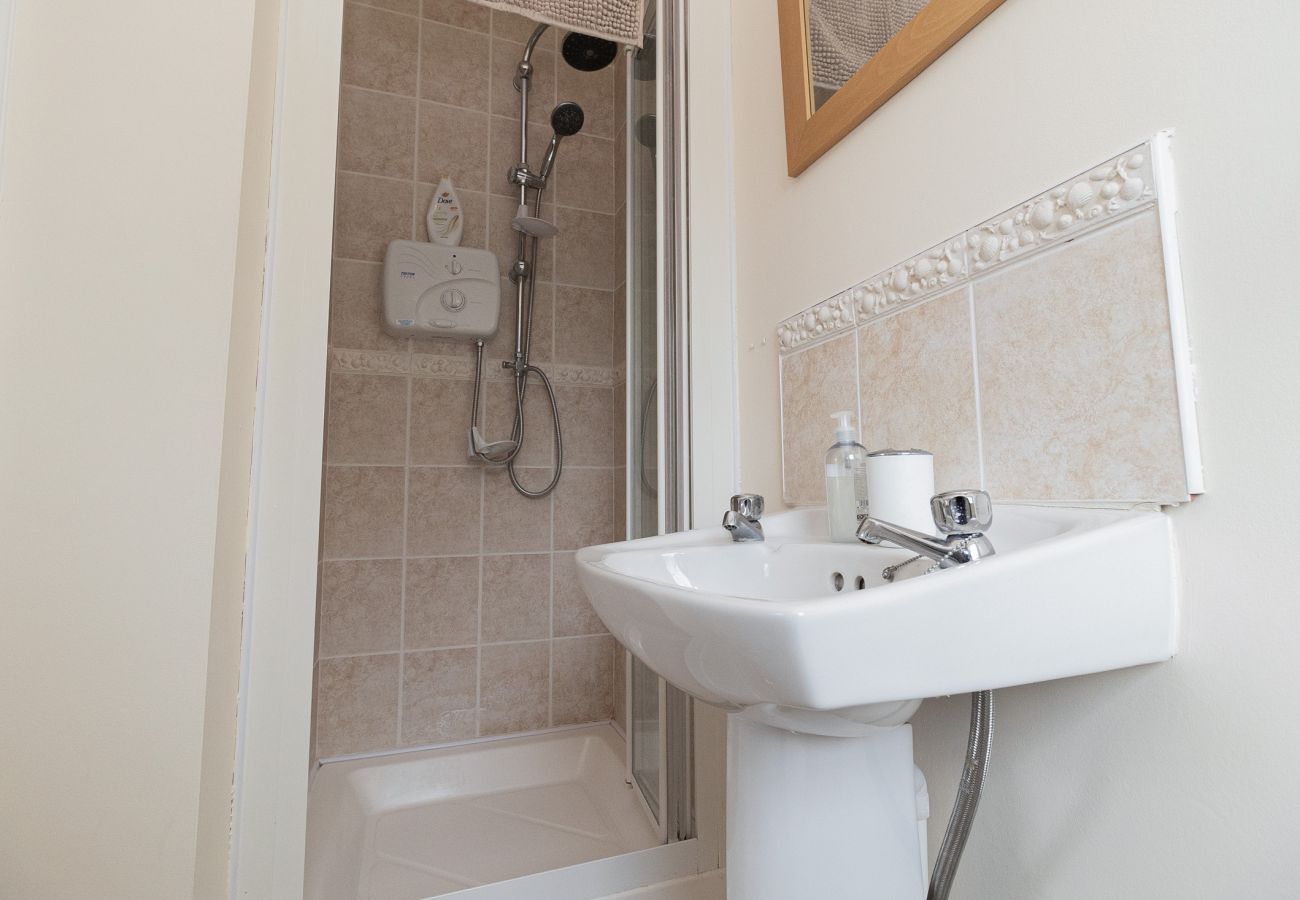 Bathroom Brittas Bay Holiday Park No.18- Sandy Beach Seaside Retreat-Self Catering Seaside Holiday Home Brittas Bay County Wicklow