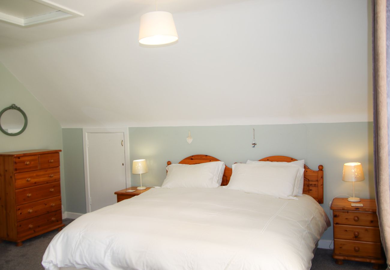 Cosy spacious Attic Double Room. Dunmore Villas Holiday Home No 1 - seaside family-friendly holiday home in Dunmore East. . 