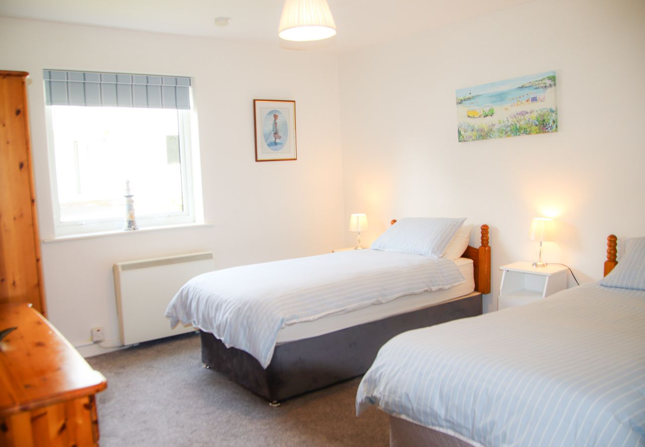 Twin Bedroom in Dunmore Villas Holiday Home No 1 - seaside family-friendly holiday home in Dunmore East, Co. Waterford, Ireland