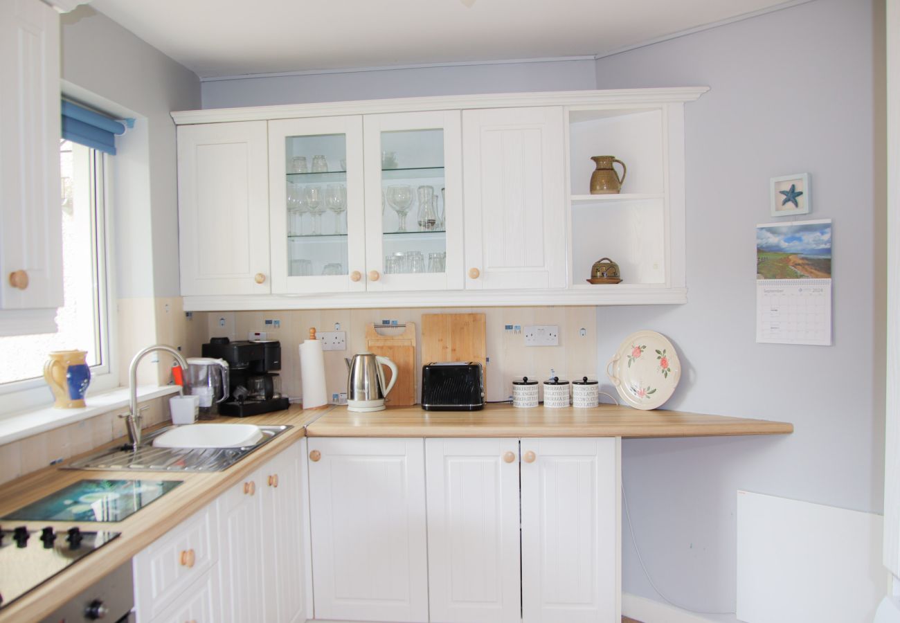 Contemporary bright spacious kitchen in Dunmore Villas Holiday Home No 1 - . 